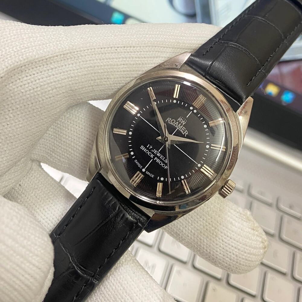 Vintage 1982 Roamer Manual Mens Silver Watch W/Leather Strap & Black accents - Picture 2 of 6